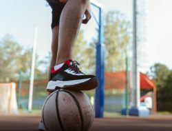 Tips Memilih Sepatu Bola Basket yang Tepat