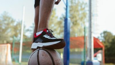 Tips Memilih Sepatu Bola Basket