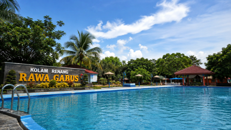 Kolam Renang Rawa Gabus