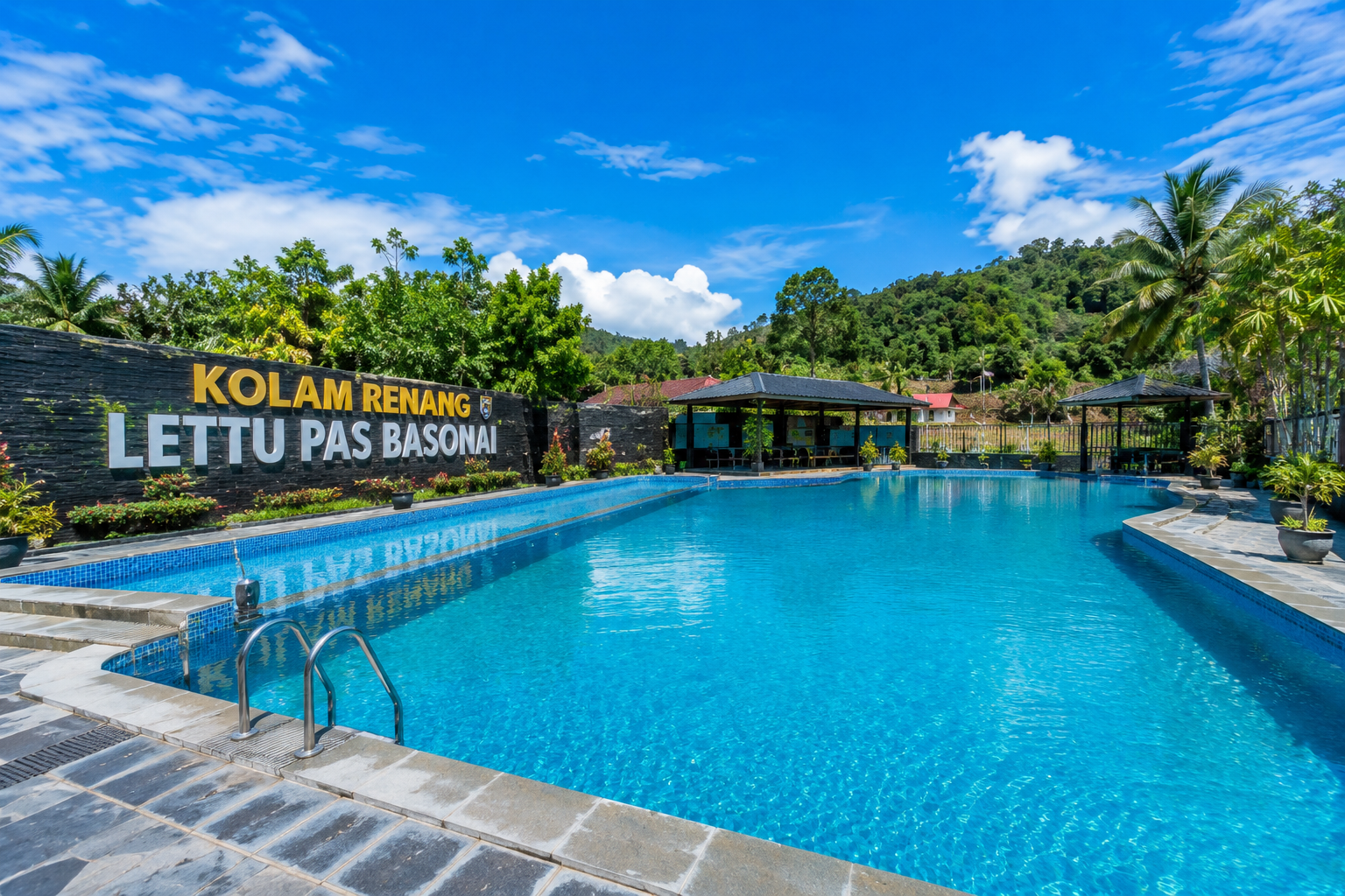 Kolam Renang Lettu Pas